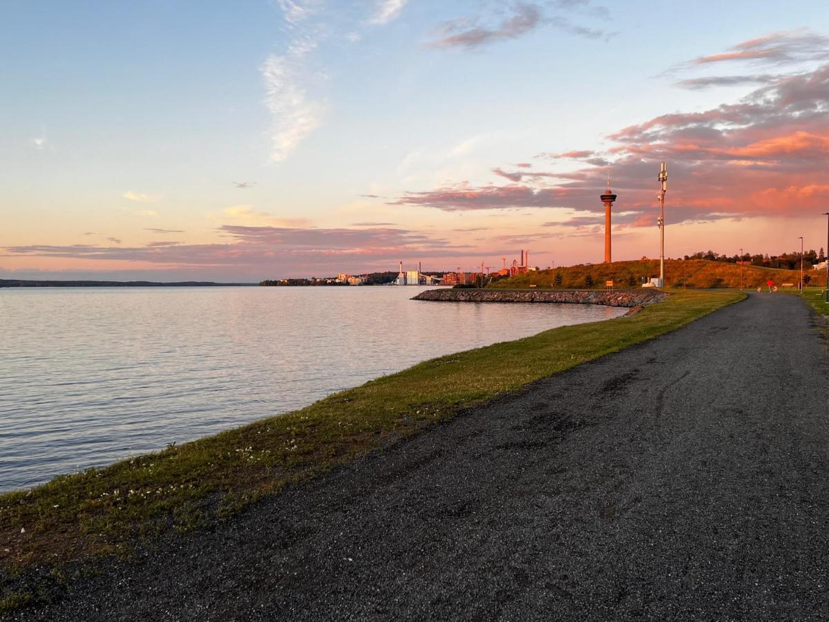Uusi Upea Asunto Jaervinaekoealalla Ja Autohallilla Tampere Esterno foto