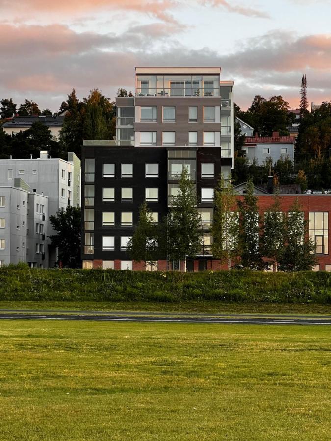 Uusi Upea Asunto Jaervinaekoealalla Ja Autohallilla Tampere Esterno foto